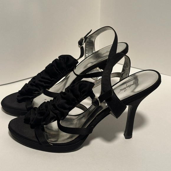 Jaqueline Ferrar Black Ruffle High Heels - Picture 3 of 8